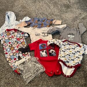 LOT of 8 Pieces Baby Boys Size 0-3 Months Sleeper Bodysuits Hooded Pullover